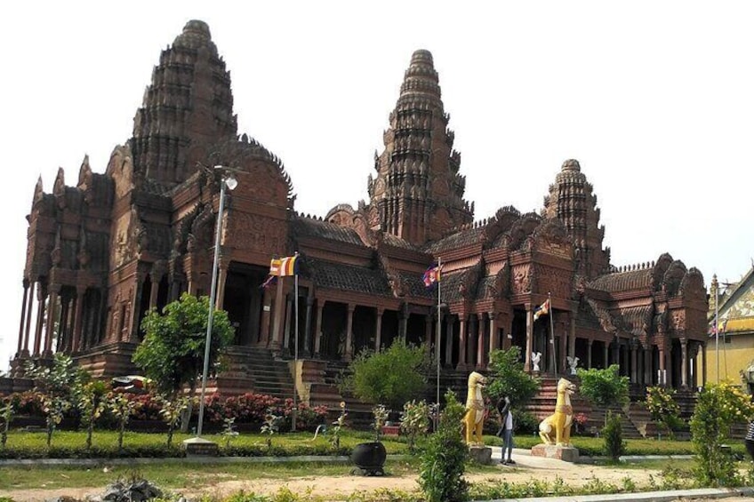 Private Oudong Temples and Phnom Prasith Tour from Phnom Penh