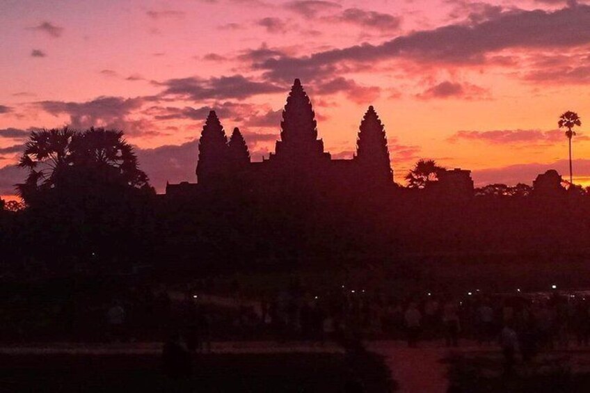 Show item 3 of 12. Transfer from Thailand Border (Cambodia-Poipet) to Siem Reap