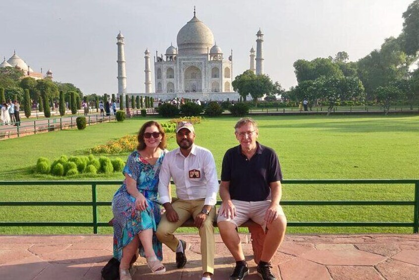 Private Sunrise Taj Mahal Tour from Delhi By Car -All inclusive 