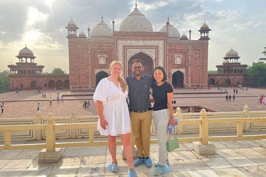 Private Sunrise Taj Mahal -Agra Fort Tour From Delhi,with 5 star hotel Breakfast