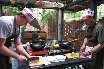 Private Sichuan Cooking Class including Local Wet Market Visit