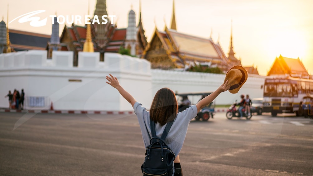 Grand Palace & Emerald Buddha Half-Day Temple Tour