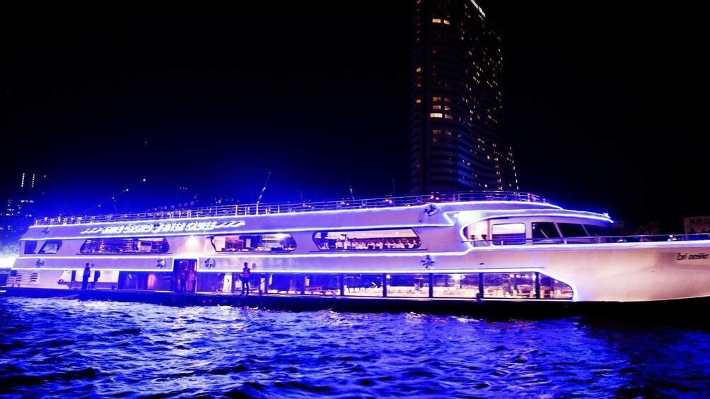 Lataa valokuva 5 kautta 9. Bangkok River by Night Dinner Cruise with Entertainment