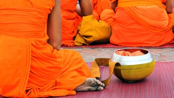 Introduction to Buddhism at Wat Mahathat