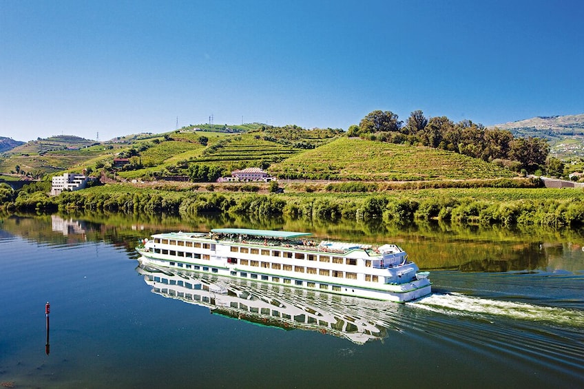 Douro Valley Historical Tour with Lunch