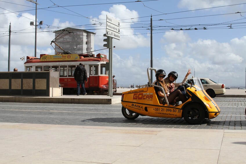 GoCar Talking Cars: 1h Tour Bairro Alto & Chiado