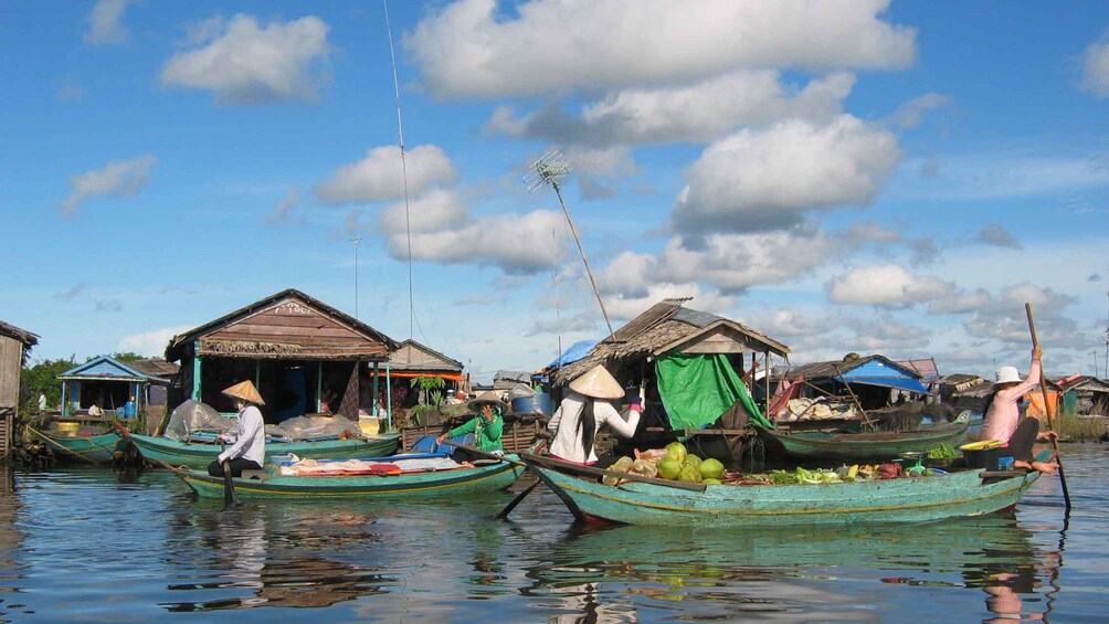 Boats carrying goods and produce on Tonlé Sap