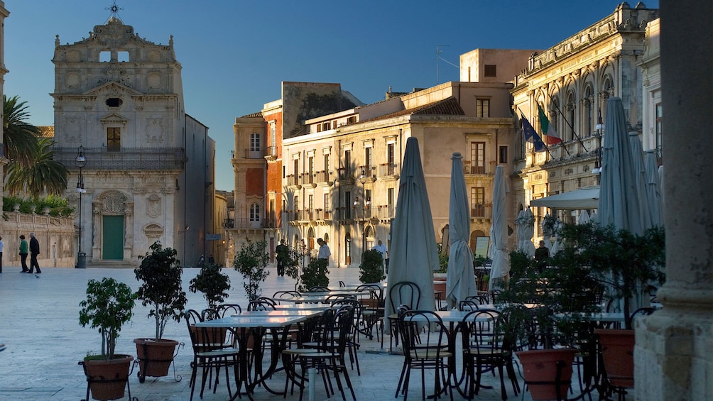 outdoor dining chairs and tables in Sicily