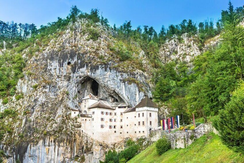 Predjama Castle photo-stop