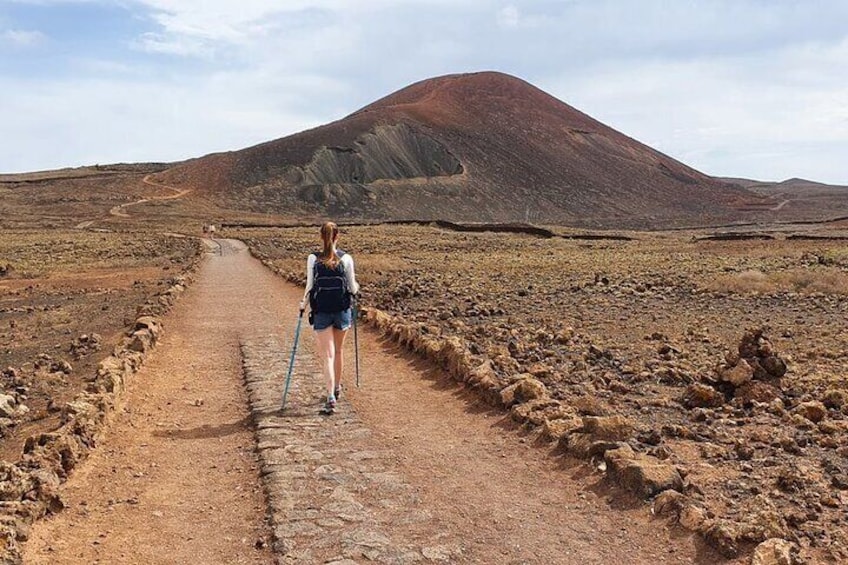 Hiking route to the Calderón Hondo Volcano