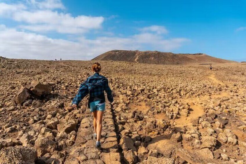 Hiking route to the Calderón Hondo Volcano