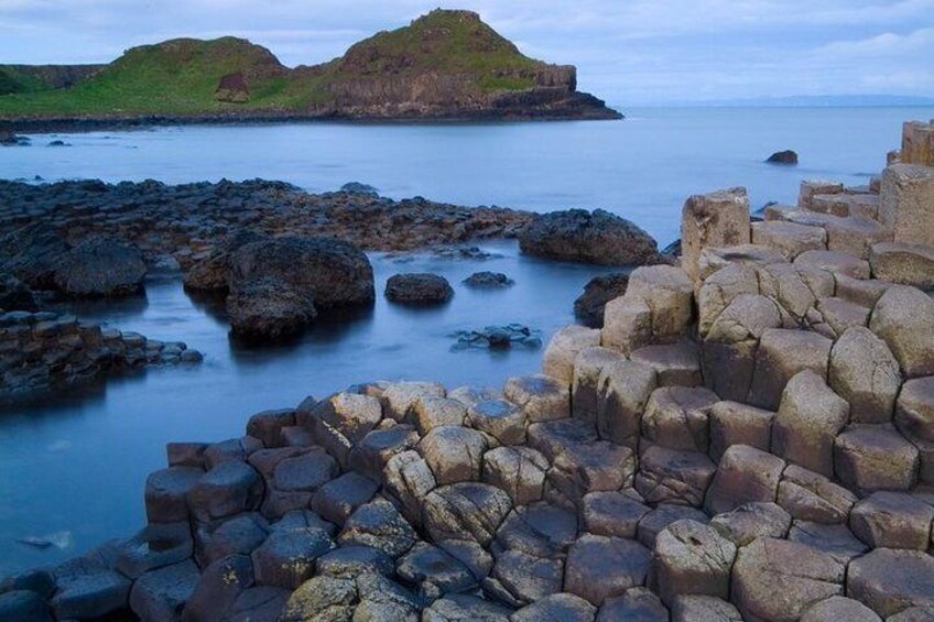 Giant's Causeway and Bushmills distillery and tasting tour from Belfast