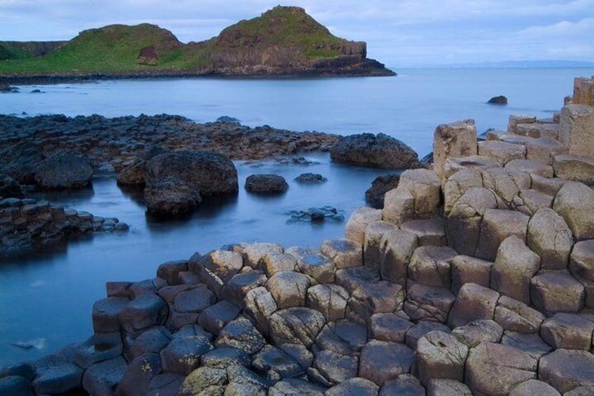 Giant's Causeway and Bushmills distillery and tasting tour from Belfast