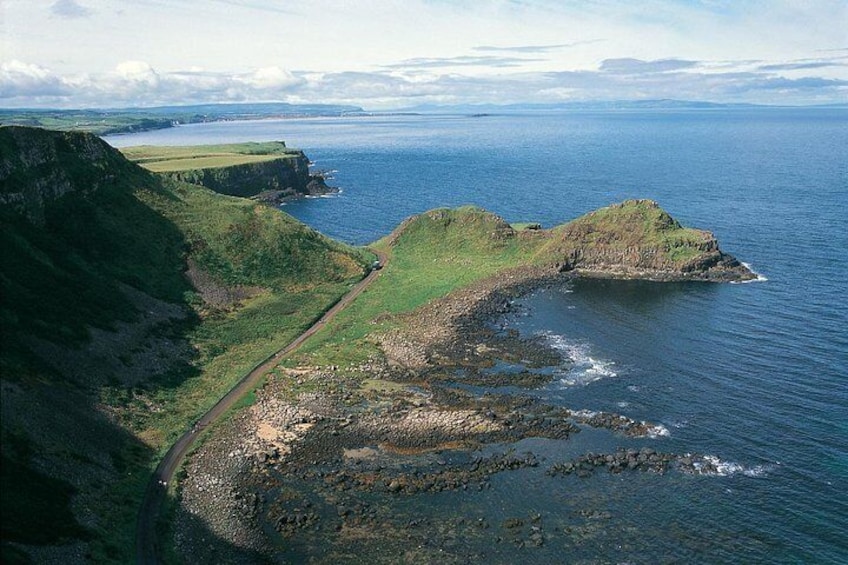 Giant's Causeway and Bushmills distillery and tasting tour from Belfast
