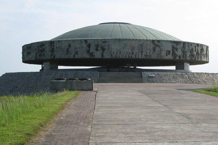 Majdanek Tour - Full Day Tour from Warsaw by private car