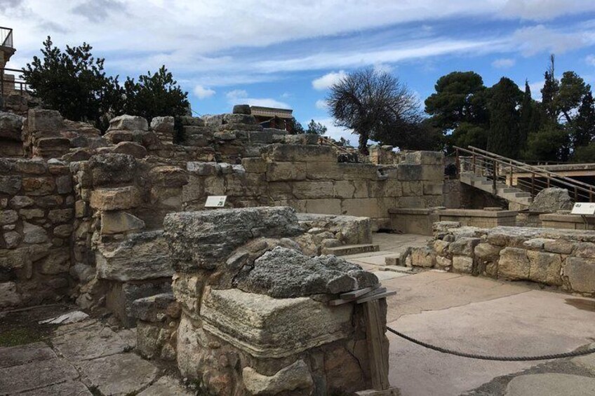 Transfer to Knossos palace