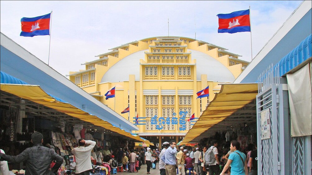 People walking down a busy street in Phnom Penh