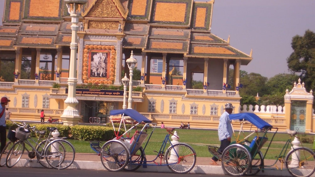 Rickshaws outside a temple in Phnom Penh