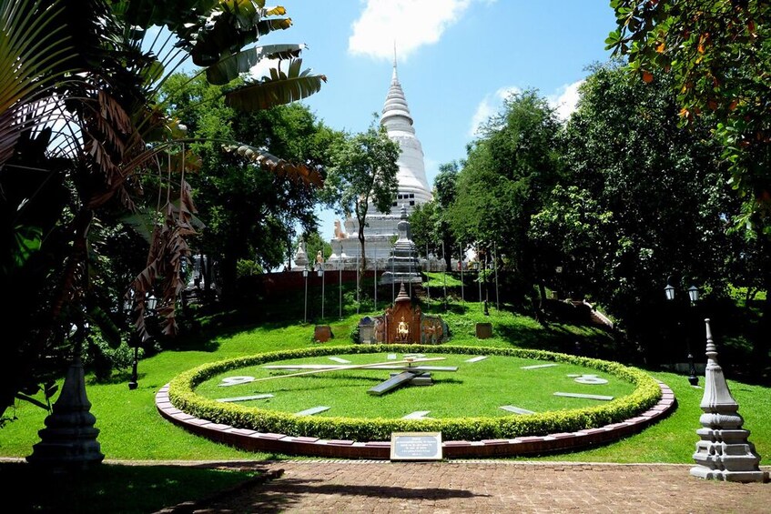 Private Wat Phnom, Royal Palace & Silver Pagoda Tour