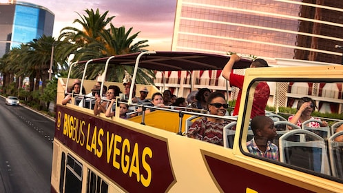 Las Vegas Hop-on-Hop-off-Tour im offenen Big Bus