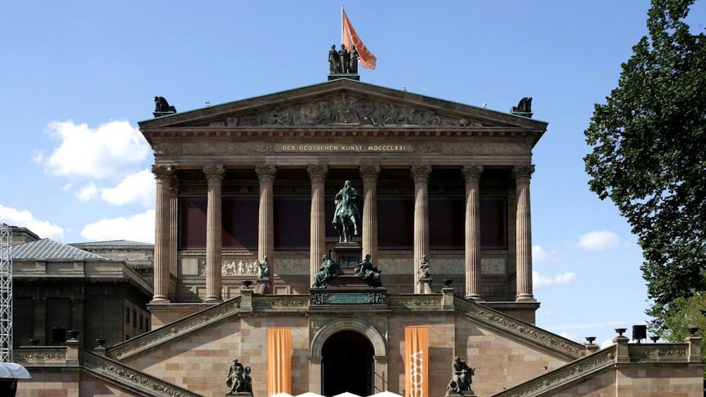 Cargar ítem 4 de 10. View of historical building in Berlin