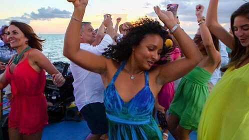 Croisière au coucher du soleil à Key West avec musique live, boissons et am...