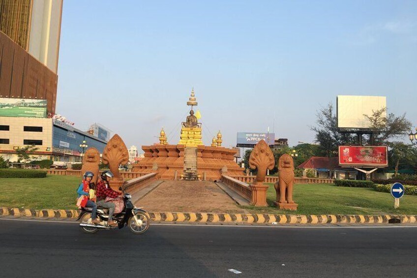 A Day Trip - Phnom Penh Historical Sites Sightseeing with Tour Guide