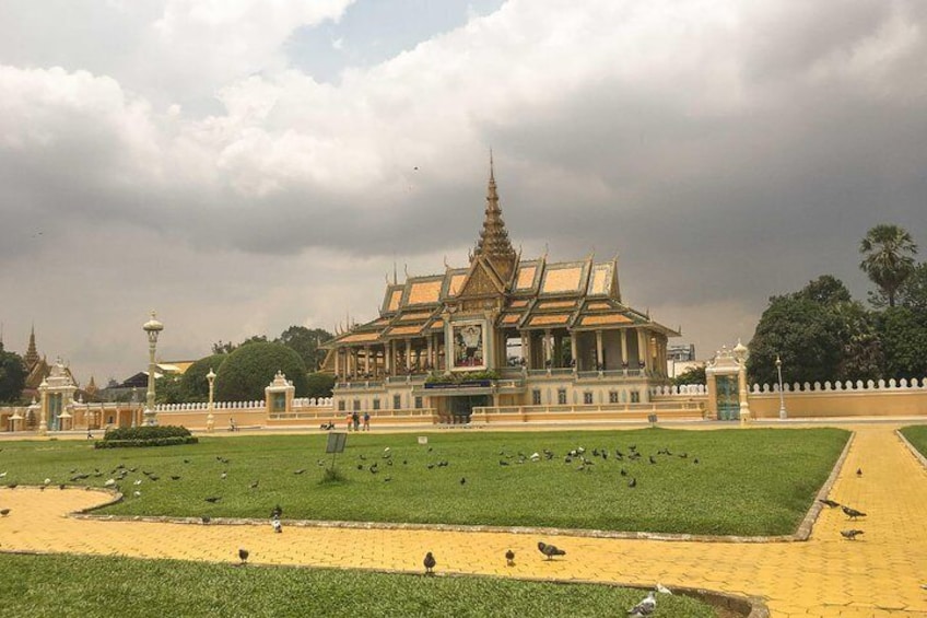 A Day Trip - Phnom Penh Historical Sites Sightseeing with Tour Guide