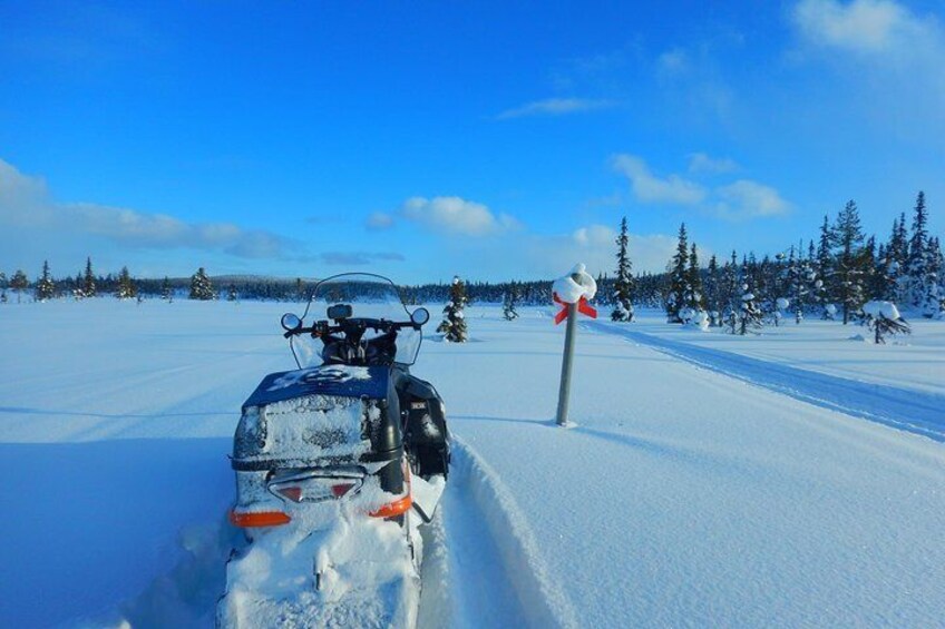 3-Day Snowmobile Expedition in Swedish Lapland