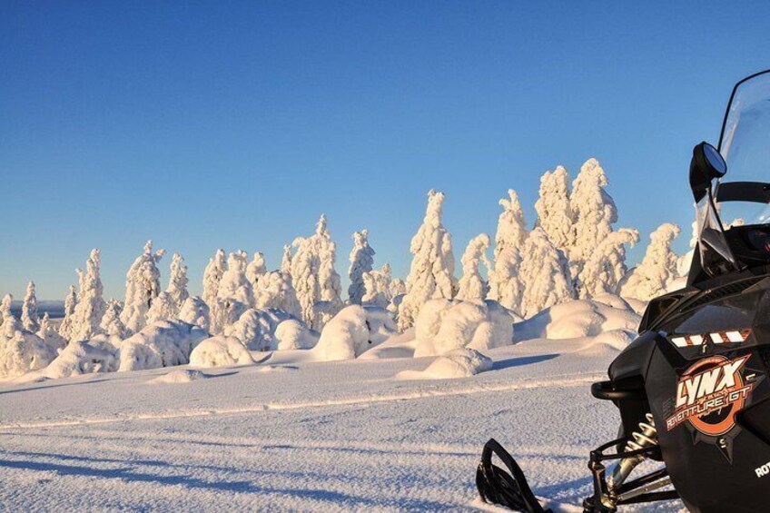 3-Day Snowmobile Expedition in Swedish Lapland