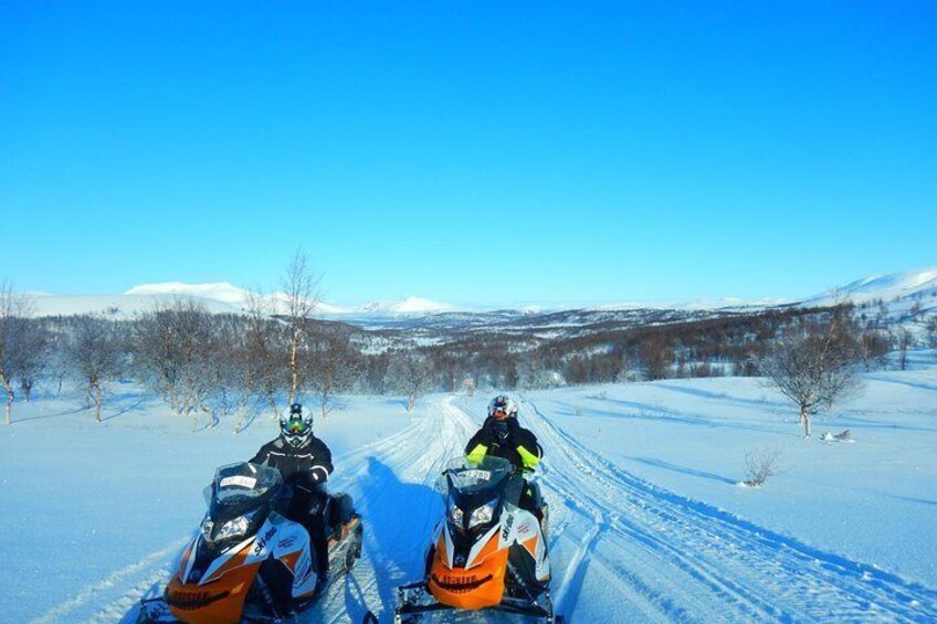 3-Day Snowmobile Expedition in Swedish Lapland