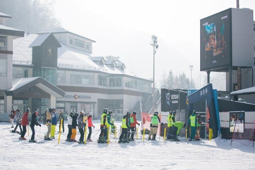 Queue for ski lift