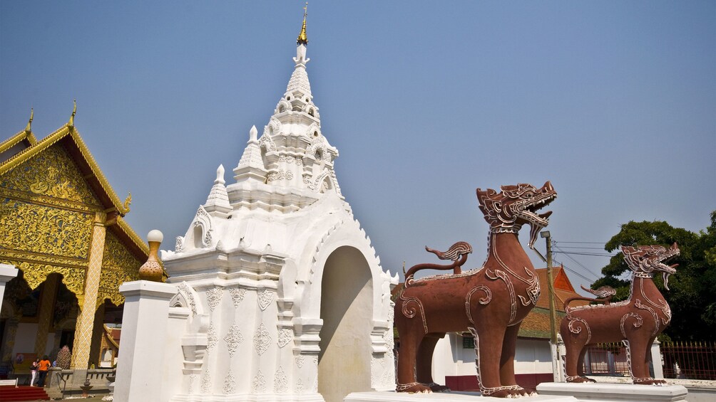 Orante temple and statues in Chiang Mai