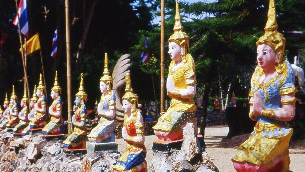 prayer statues in Chiang rai