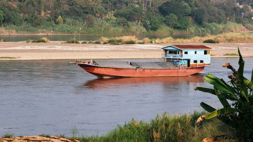 house boat in chiang rai