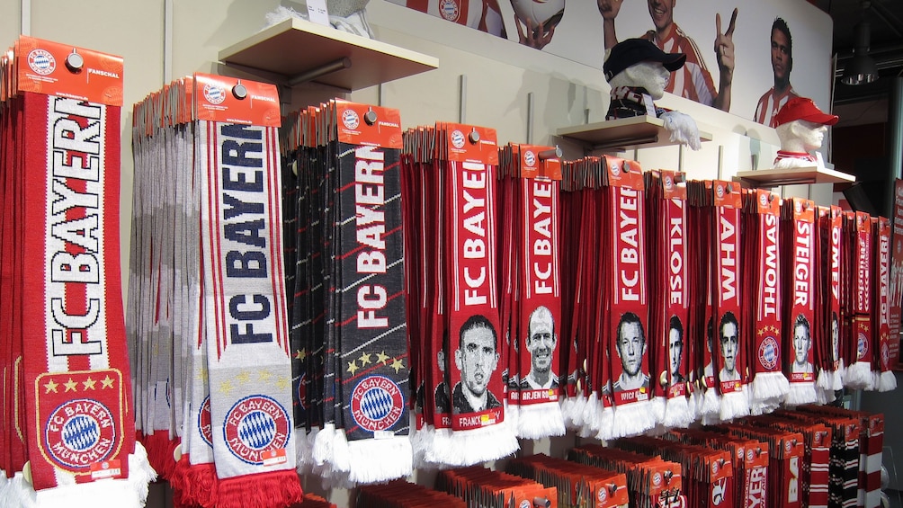 Carregar foto 2 de 5. FC Bayern fan memorabilia