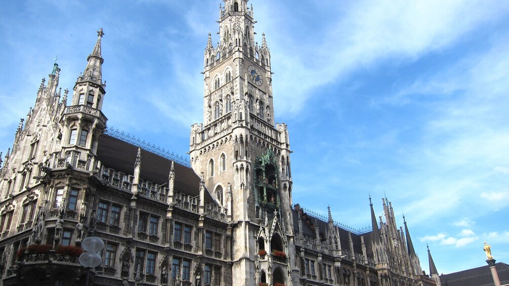 Öppna foto 5 av 5. Gothic building in Marienplatz