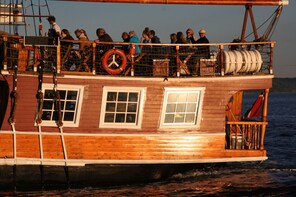 Standrundfahrt im Hop-on-Hop-off-Boot Standrundfahrt im Hop-on-Hop-off-Boot