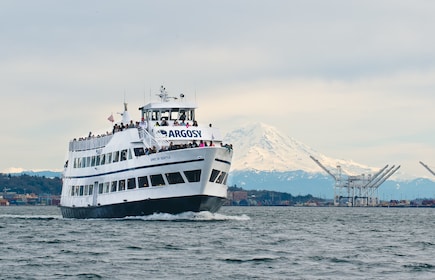 Malerische Hafenrundfahrt in der Elliott Bay und Skyline von Seattle