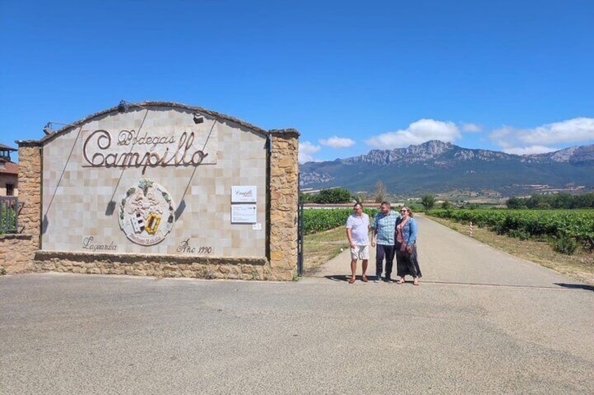 Transport to La Rioja, with two wine cellar visits, and a tour of La Guardia
