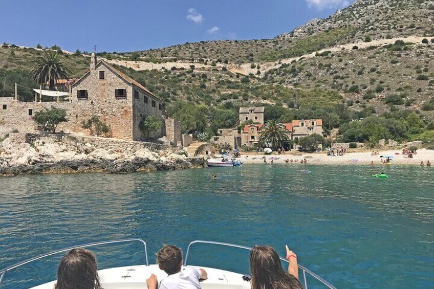 Exploring Hvar archipelago