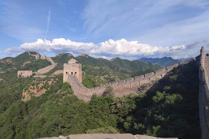 Private trip to Jinshanling Great Wall with Speaking-English Driver