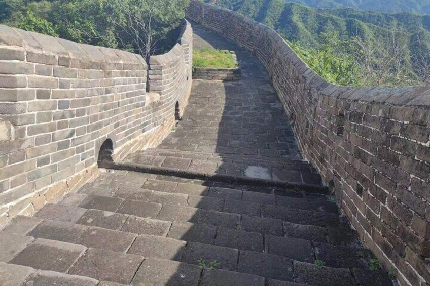 Private trip to Jinshanling Great Wall with Speaking-English Driver
