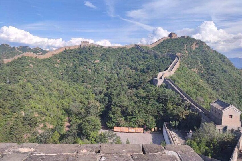 Private trip to Jinshanling Great Wall with Speaking-English Driver