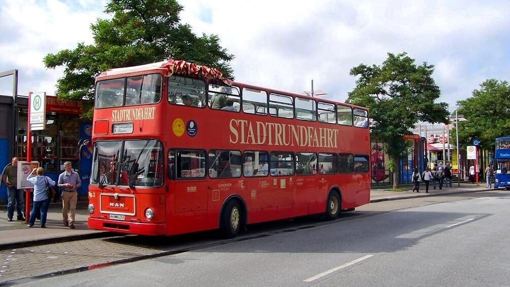 1-Day Hop-On Hop-Off Sightseeing Bus Tour