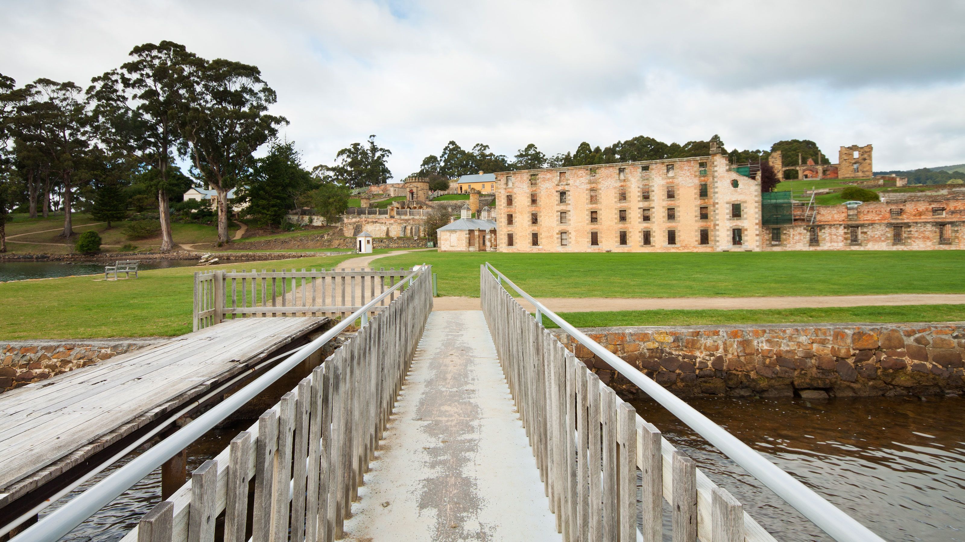 hobart sailing tours