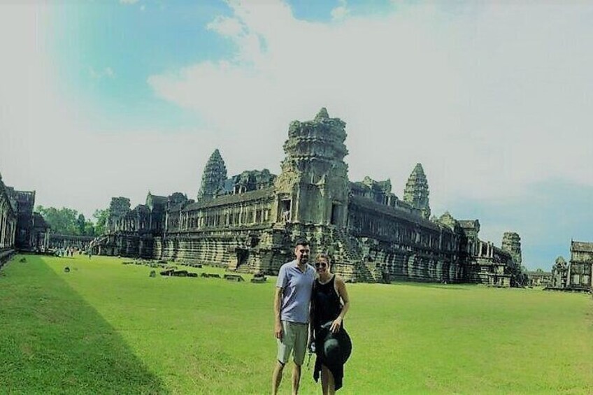 Pano with happy couple at Angkor Wat