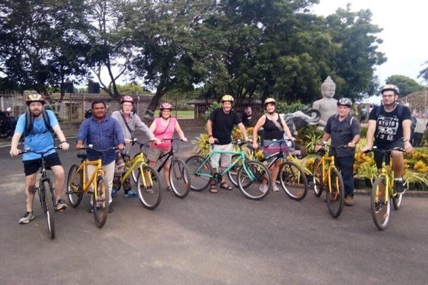 Bicycle tour in Mahabalipuram with transport from Chennai,lunch & guide