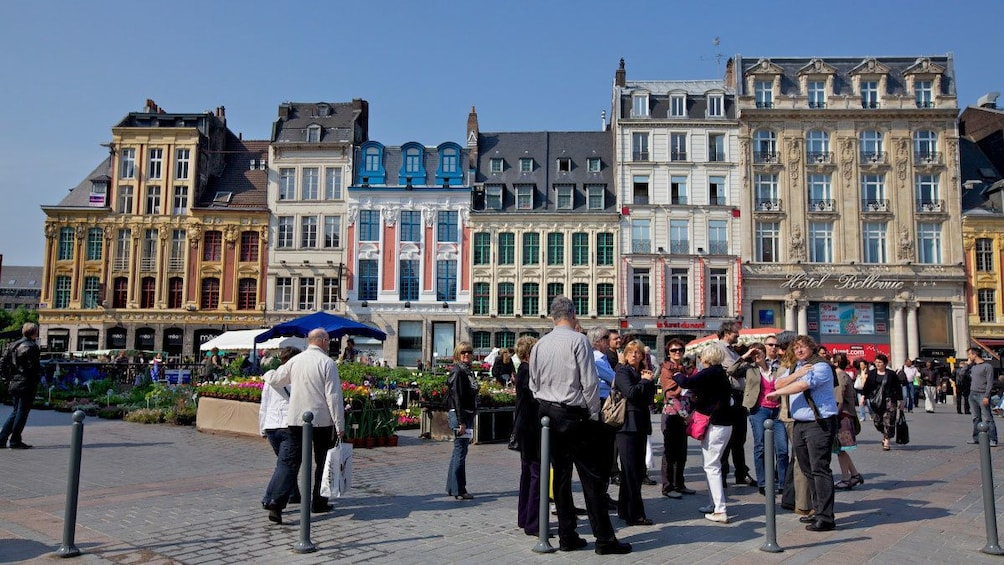 Foto 5 van 7. Tourist group on the streets of Lille