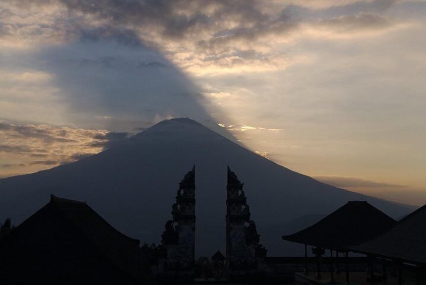 Heaven gate at Lempuyang before sunset